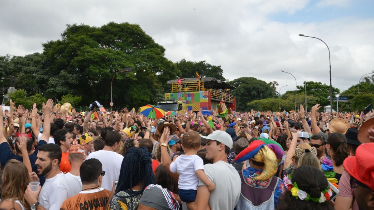 celular no carnaval