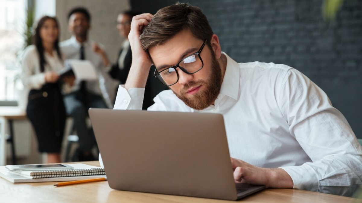 Problemas redes sociais trabalho