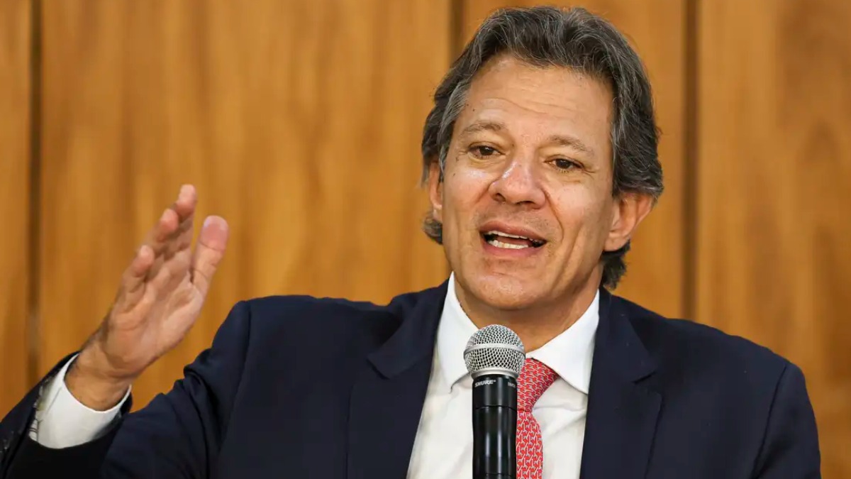 Ministro da Fazenda anuncia pacote de