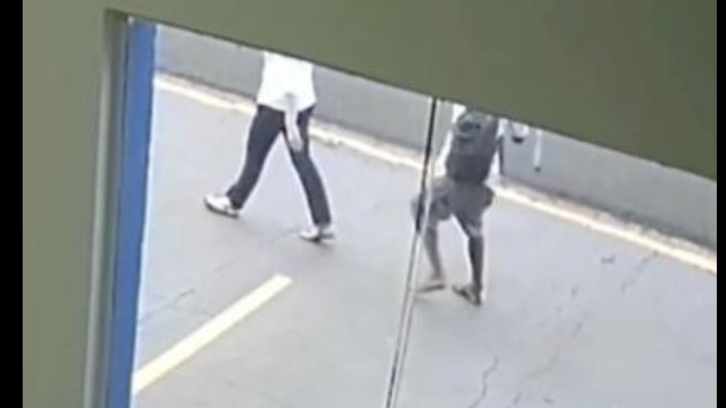 agressão com cano