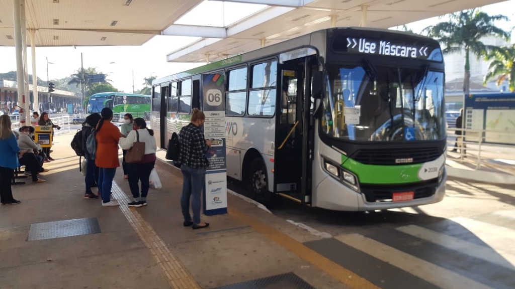 passagem idosos transporte público