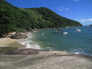Praias quase secretas do litoral de São Paulo atraem quem busca tranquilidade no verão