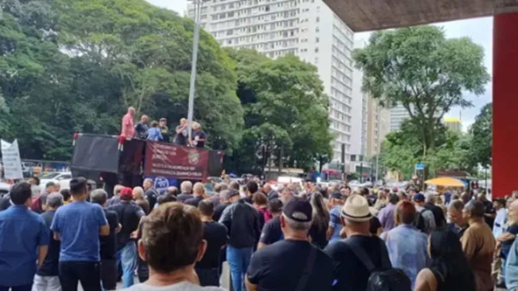 policiais