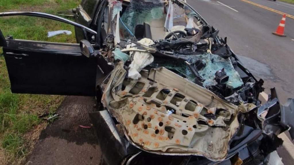 Prefeito e primeira-dama de Vista Alegre do Alto morrem em acidente entre carro e caminhão, em rodovia de Taquaritinga