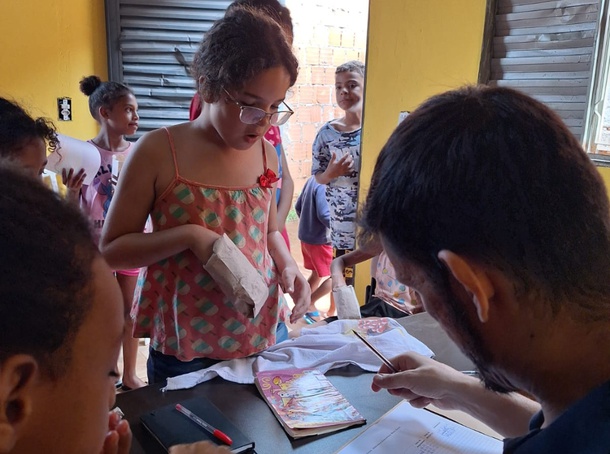 Biblioteca comunitária atrai público além da capacidade e busca doações para expansão em Ribeirão Preto
