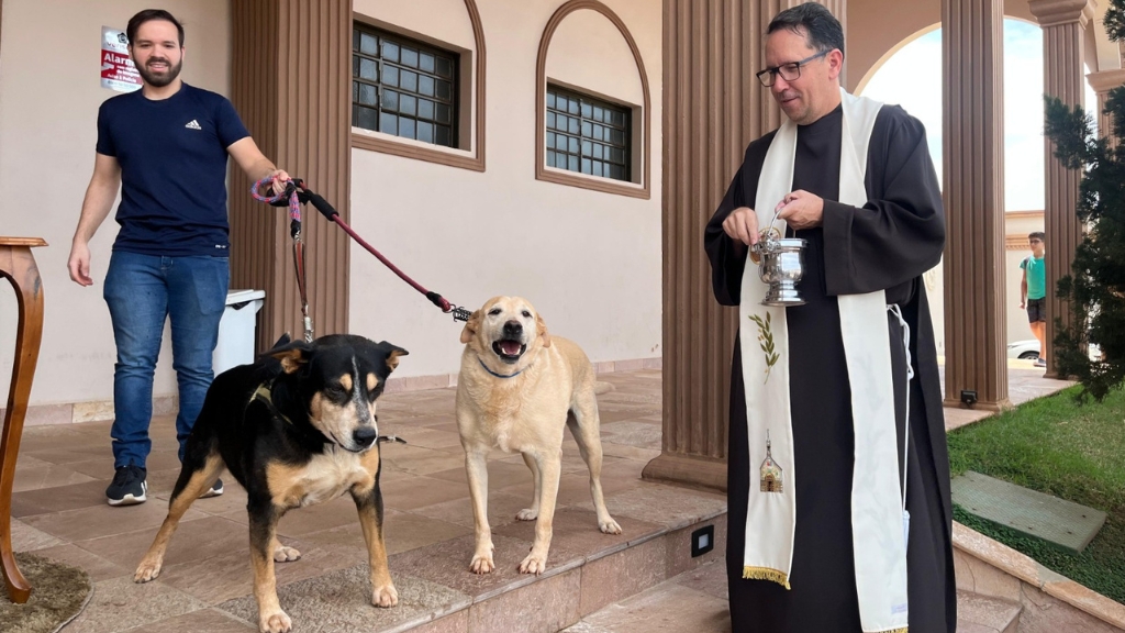 Polícia investiga morte de cachorro envenenado em igreja de Serrana