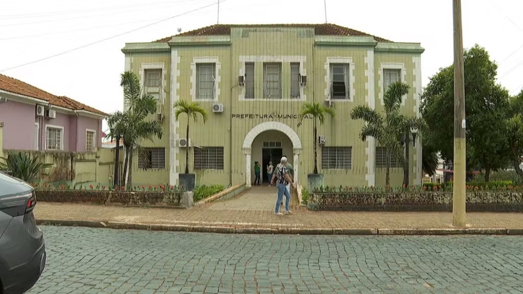 Operação investiga suspeitas de fraude em licitações e propina na Prefeitura de Cajuru